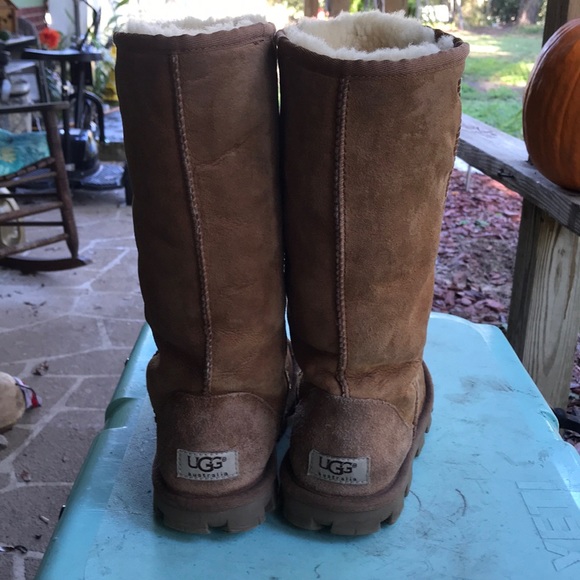 UGG Boot - Picture 2 of 4